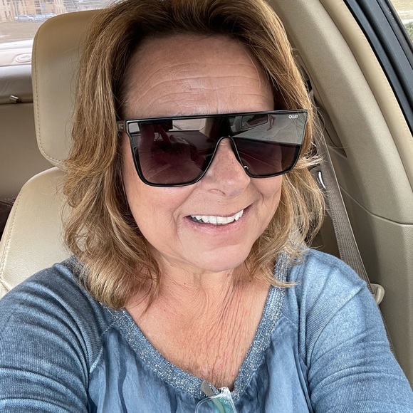 Meet your Posher, Karen - Picture 1 of 1